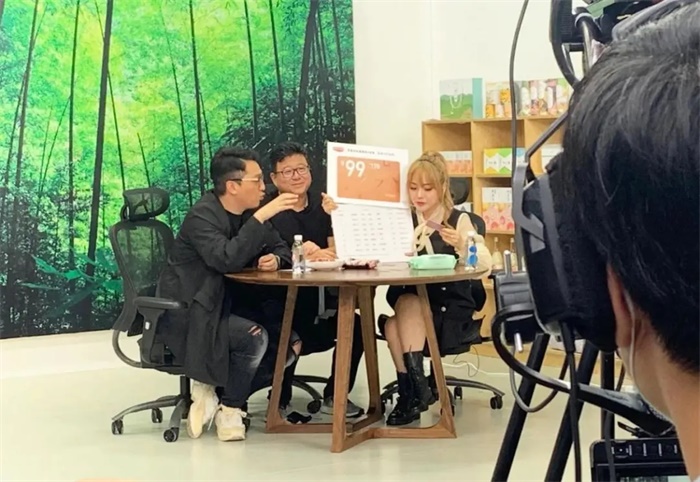 丁磊快手直播带货 4小时卖出7200万 互联网大佬选择快手直播带货关键要素_快手带货需要投资多少钱