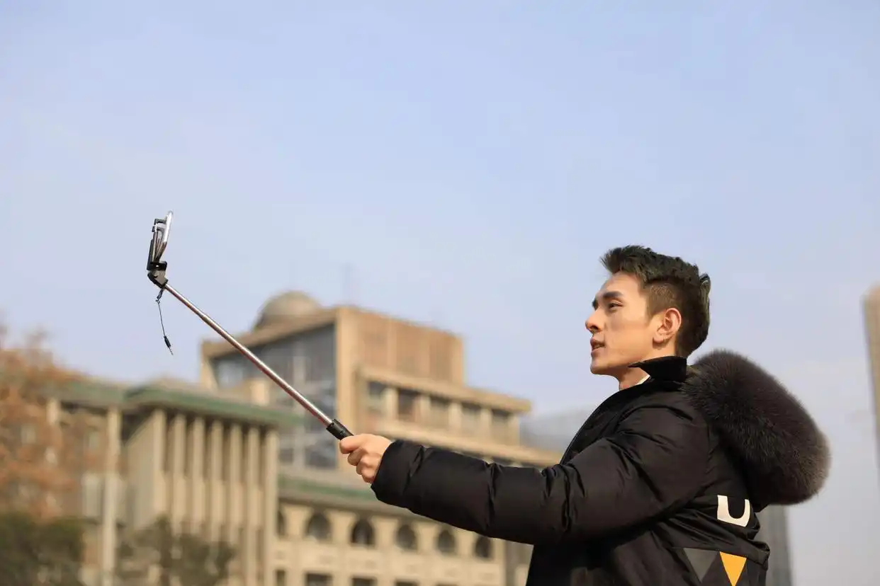 电商带货主播 李佳琦 口红一哥_小红书带货一姐是谁