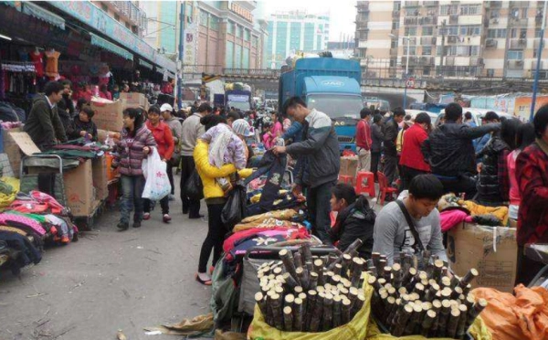 摆地摊如何找货源_淘宝带货渠道是什么类型的_摆地摊进货渠道