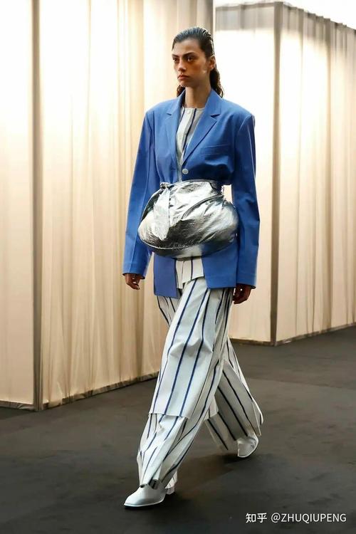 深圳品牌代理公司_海外设计师品牌引进服务商_小红书怎么带产品