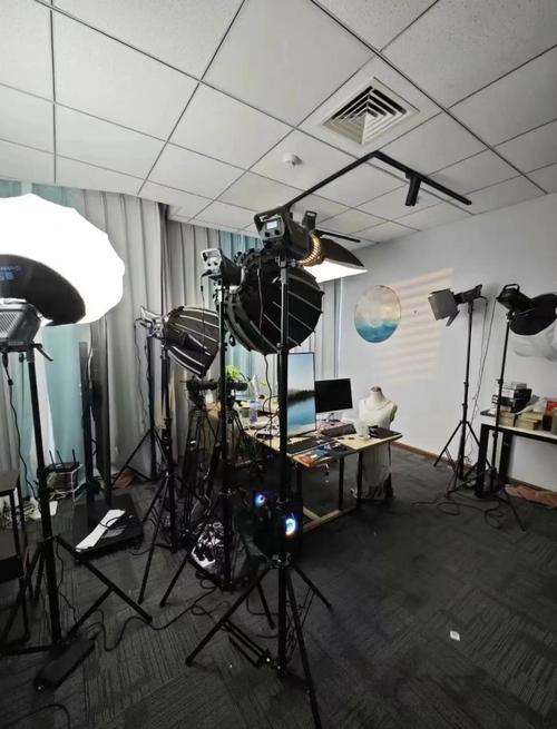 怎么做无人直播_无人值守直播间搭建_智能补光系统实现24小时直播