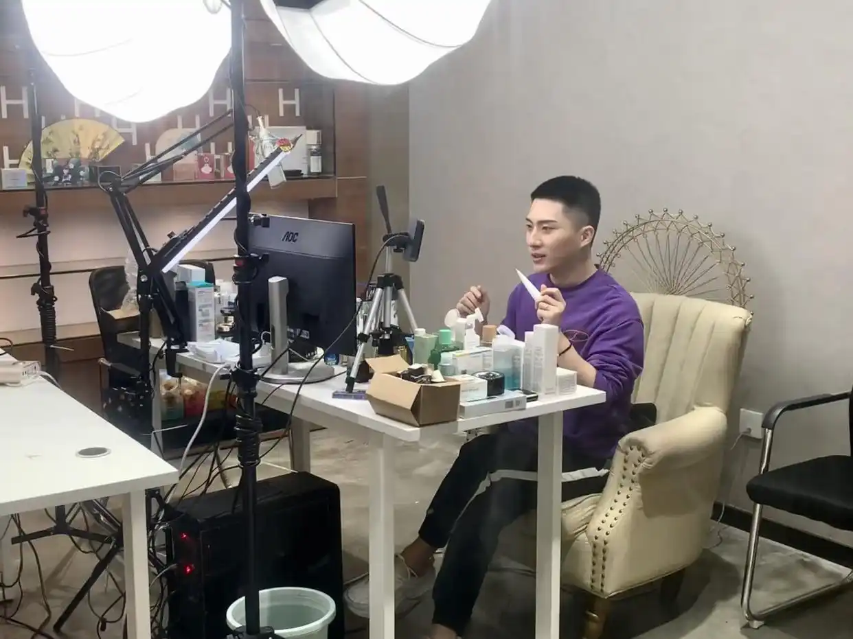 淘宝带货团队有哪些类型_电商直播商家运营策略_电商直播行业现状分析