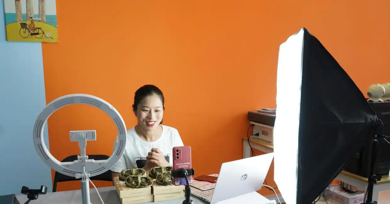 中国洪泽湖大闸蟹_卖大闸蟹微商广告词_洪泽湖大闸蟹节农旅产品网络营销大赛