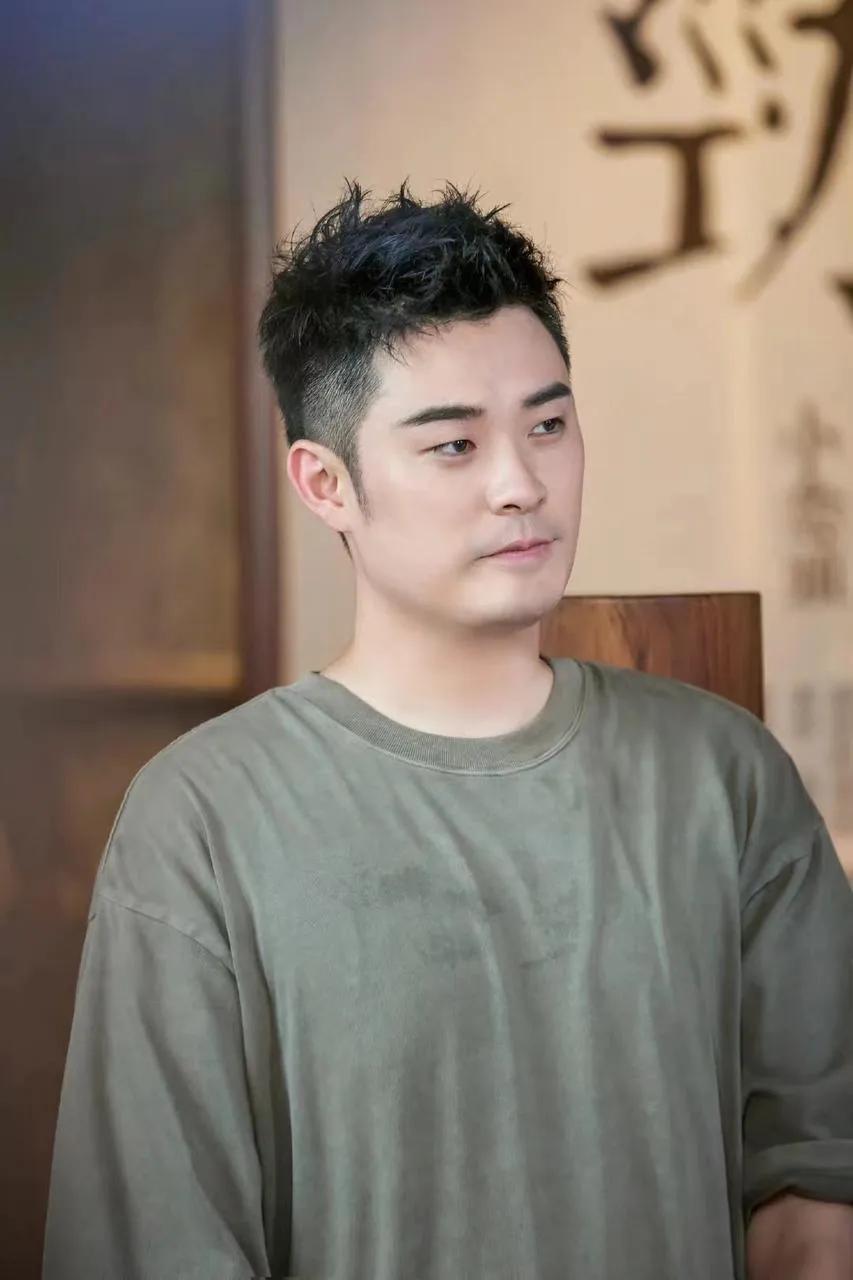 抖音粉丝排名前十网红_疯狂小杨哥搞笑家庭短剧_抖音直播带货主播排名榜