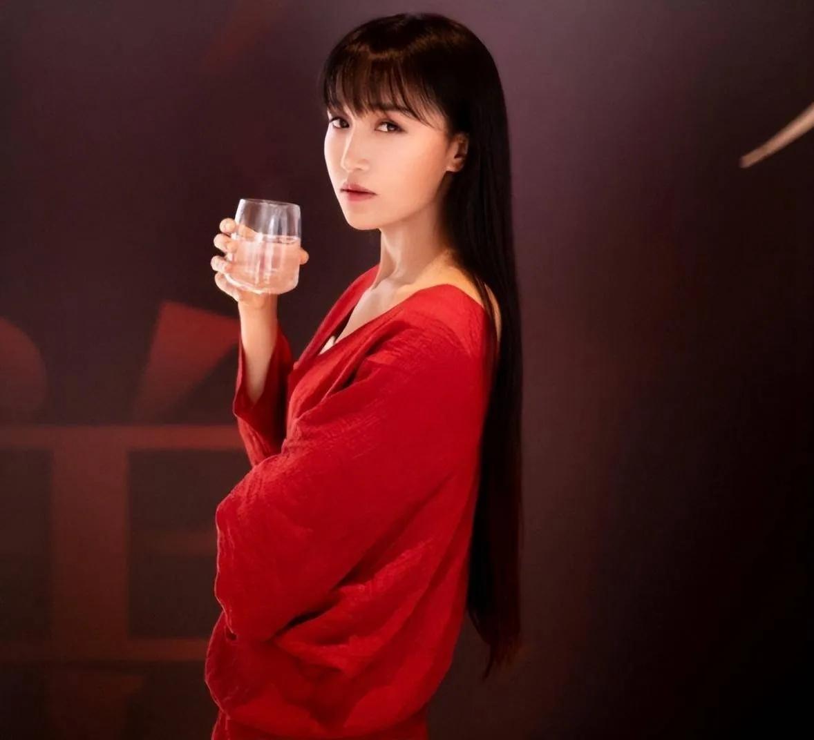 抖音直播带货主播排名榜_疯狂小杨哥搞笑家庭短剧_抖音粉丝排名前十网红