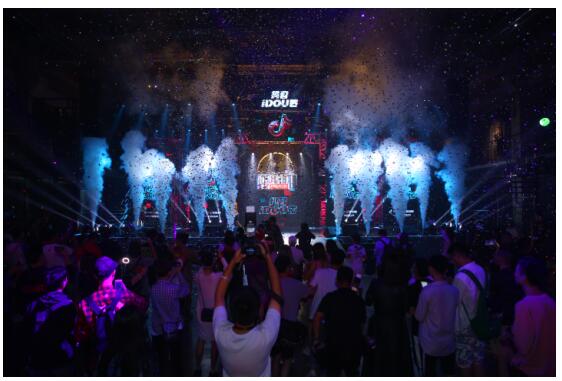 抖音前10网红_抖音iDOU之夜_抖音达人线下狂欢
