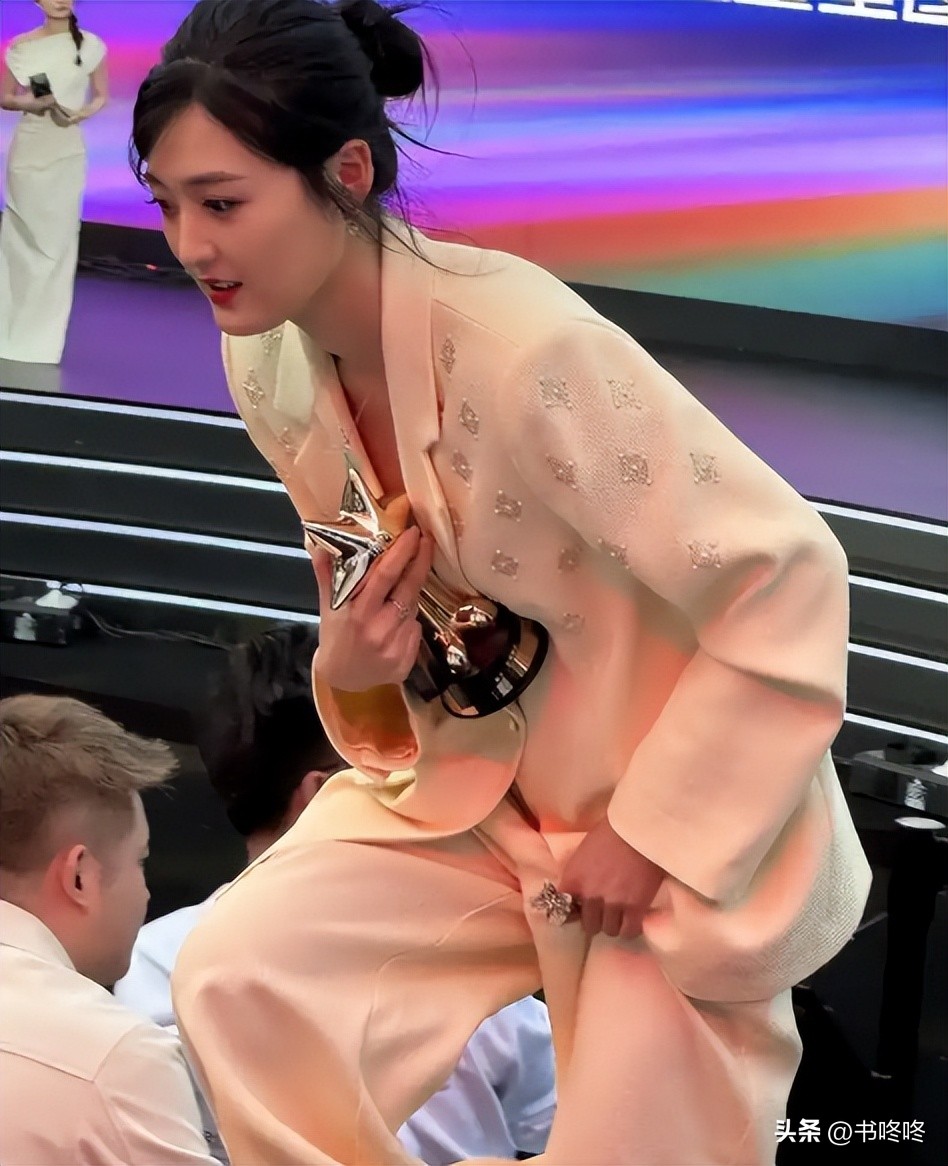 抖音情感短剧带货_乔七月短剧商业变现模式_抖音里带货可以挣多少