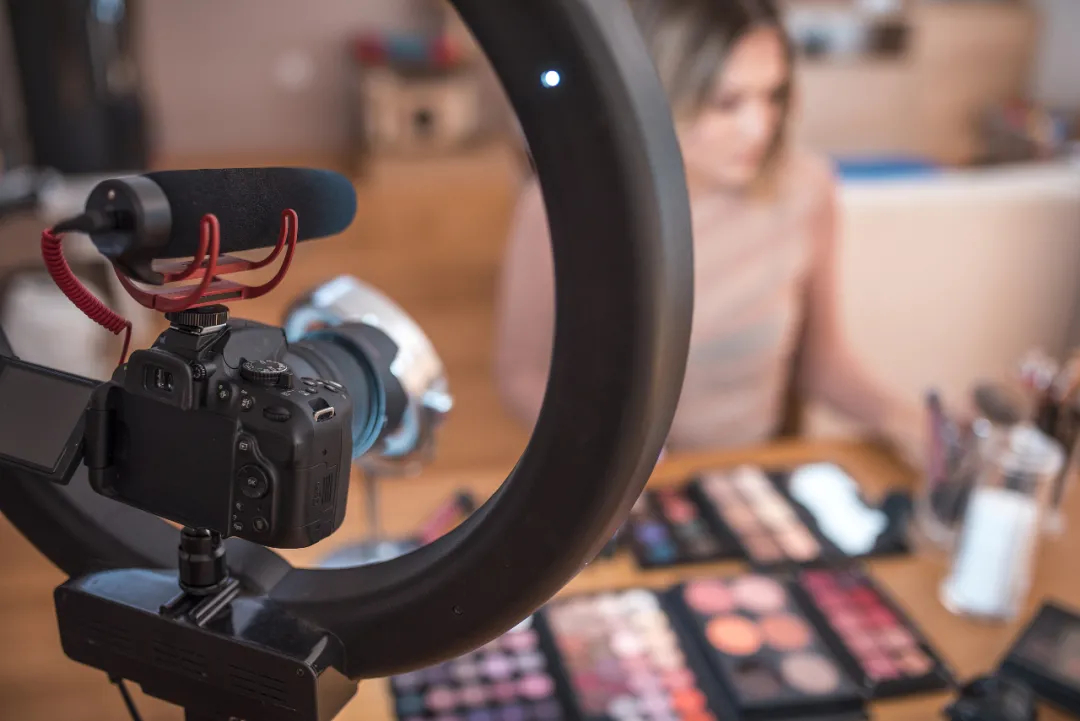 快手电商品牌增长方法论：2021年服务商大会揭秘，公域引流+私域沉淀双轮驱动