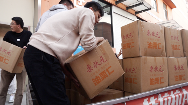 直播带货收入差距_头部主播月收入_卖货主播一个月收入