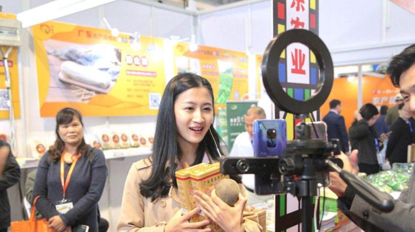 直播电商的发展历程_如何自己开直播带货快手_淘宝与快手直播带货底层逻辑差异