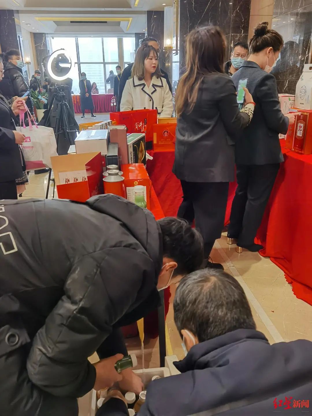 花2万直播带货仅卖500元？成都商家遭遇营销陷阱，直播带货效果引争议