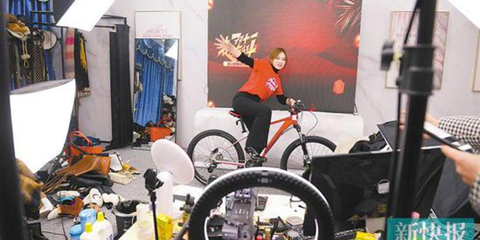 普通人如何在淘宝直播带货赚钱？农村主播也能创造财富神话