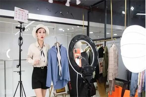 抖音里带货可以挣多少_抖音带货主播收入_抖音签约主播月收入