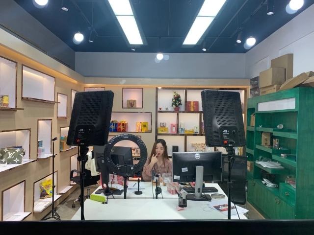 淘宝聋人主播停播原因_怎么样给淘宝带货赚钱呢_聋人直播带货项目