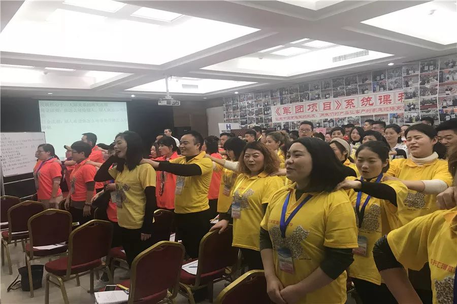 新手如何通过朋友圈卖衣服？3个内容技巧让顾客主动下单