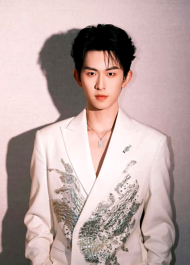 抖音网红前三十名最新排名_短剧顶流星光大赏名单_网红短剧演员星光大赏